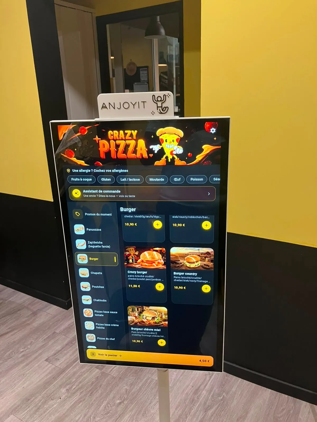 Borne FastSnack installée chez Crazy Pizza Burger